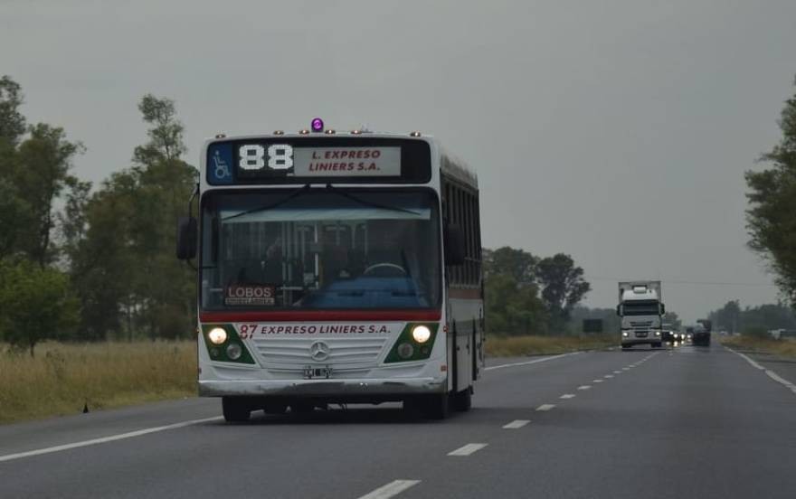 Viajar de Uribe a Cañuelas los fines de semana en colectivo, una odisea